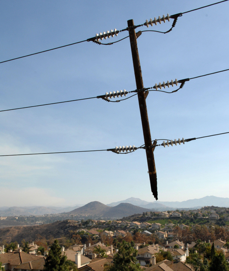 When the Wooden Pole Rotted Away | Alamy Stock Photo by Lionel Hahn/ABACAPRESS.COM